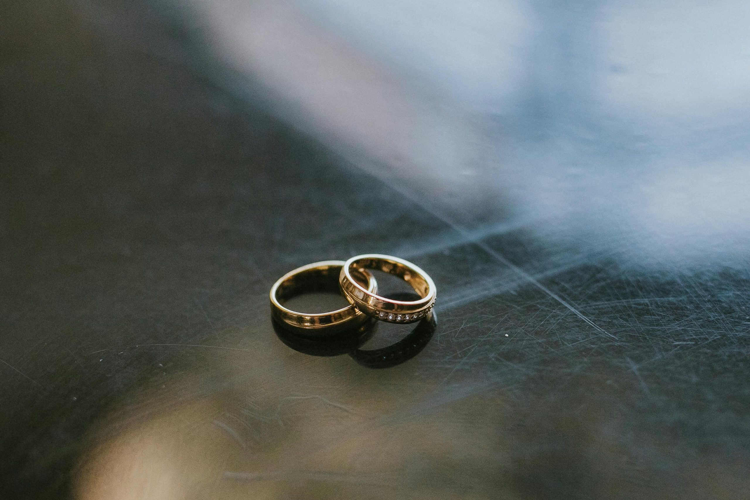 Descubre la magia de los anillos de compromiso en Zaragoza: joyas que cuentan historias de amor